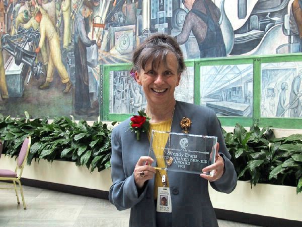 Wendy with her new award in Rivera Court 